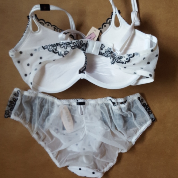 Victoria's secret gorgeous push up 34C large - Picture 2 of 9